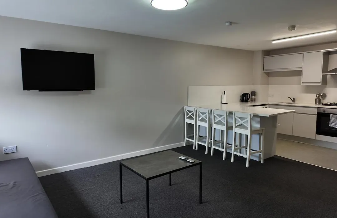 Ryan I Air I Bnb - 102 Mill Street - Free Parking-1