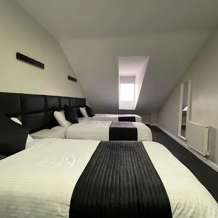 Ryan I Air I Bnb - 102 Mill Street - Free Parking-2